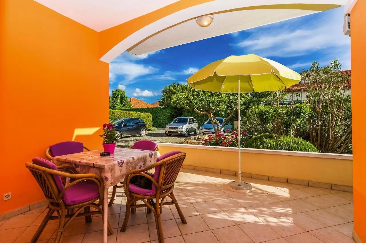 Apartments Rosmary, Zaton, With Pool  자톤