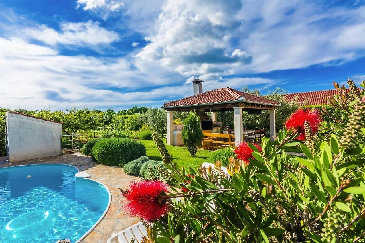 Apartments Rosmary, Zaton, With Pool  자톤